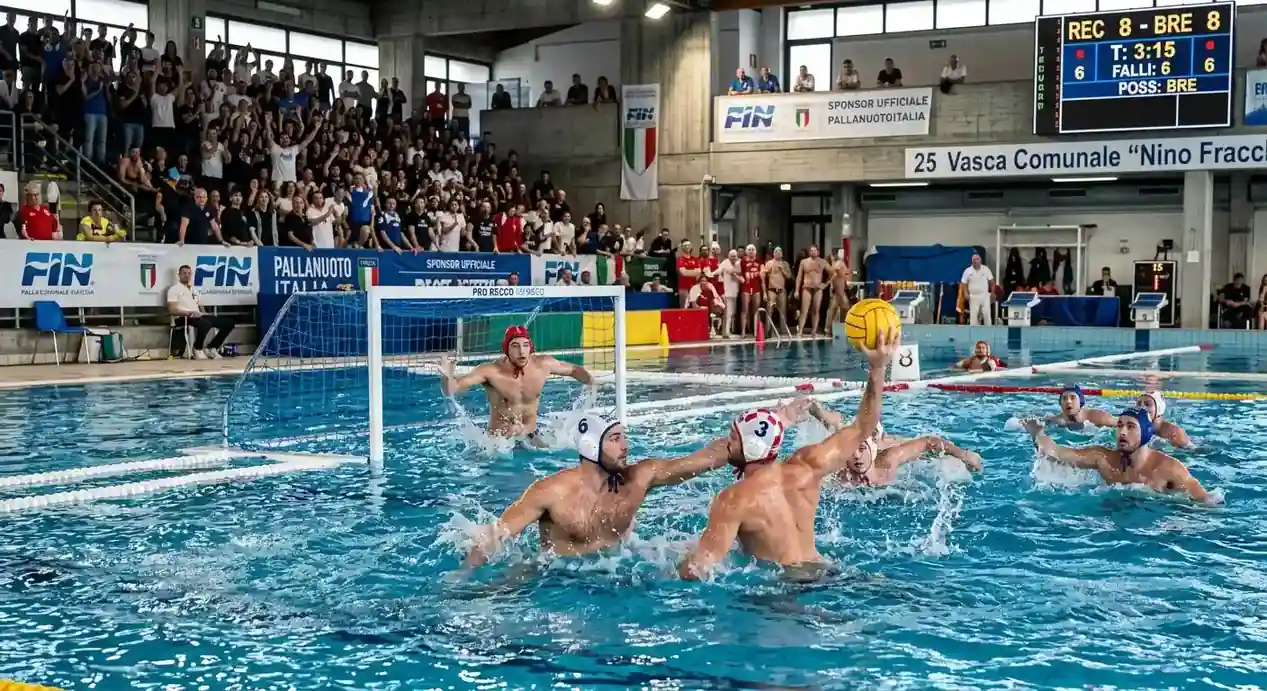 Partita di pallanuoto in vasca con esito ancora in bilico